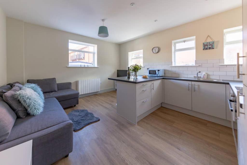 Hereford City Centre - Apartment 4, Isabella House - Modern Apartment In The Heart Of The City - Sleeps 4 Guests - Hosted By Rentmyhouse Εξωτερικό φωτογραφία