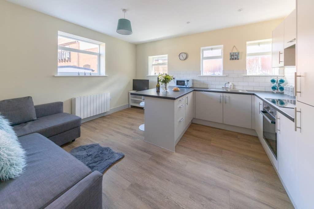 Hereford City Centre - Apartment 4, Isabella House - Modern Apartment In The Heart Of The City - Sleeps 4 Guests - Hosted By Rentmyhouse Εξωτερικό φωτογραφία